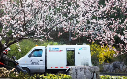 九洲国际路面养护车在华东某地风物区作业