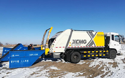 九洲国际压缩式垃圾车在新疆昌吉作业