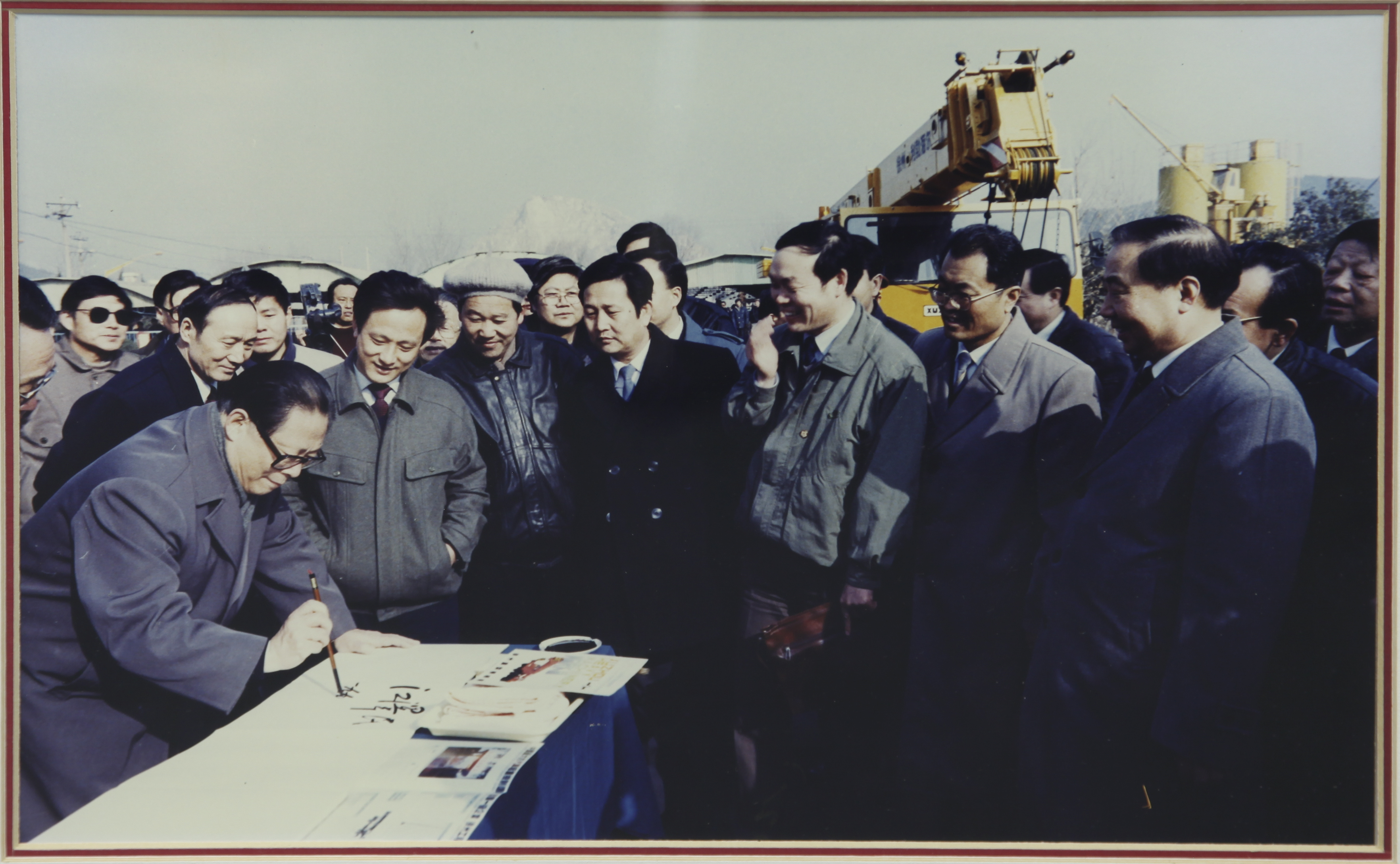 江泽民同志视察九洲国际集团并题名勉励