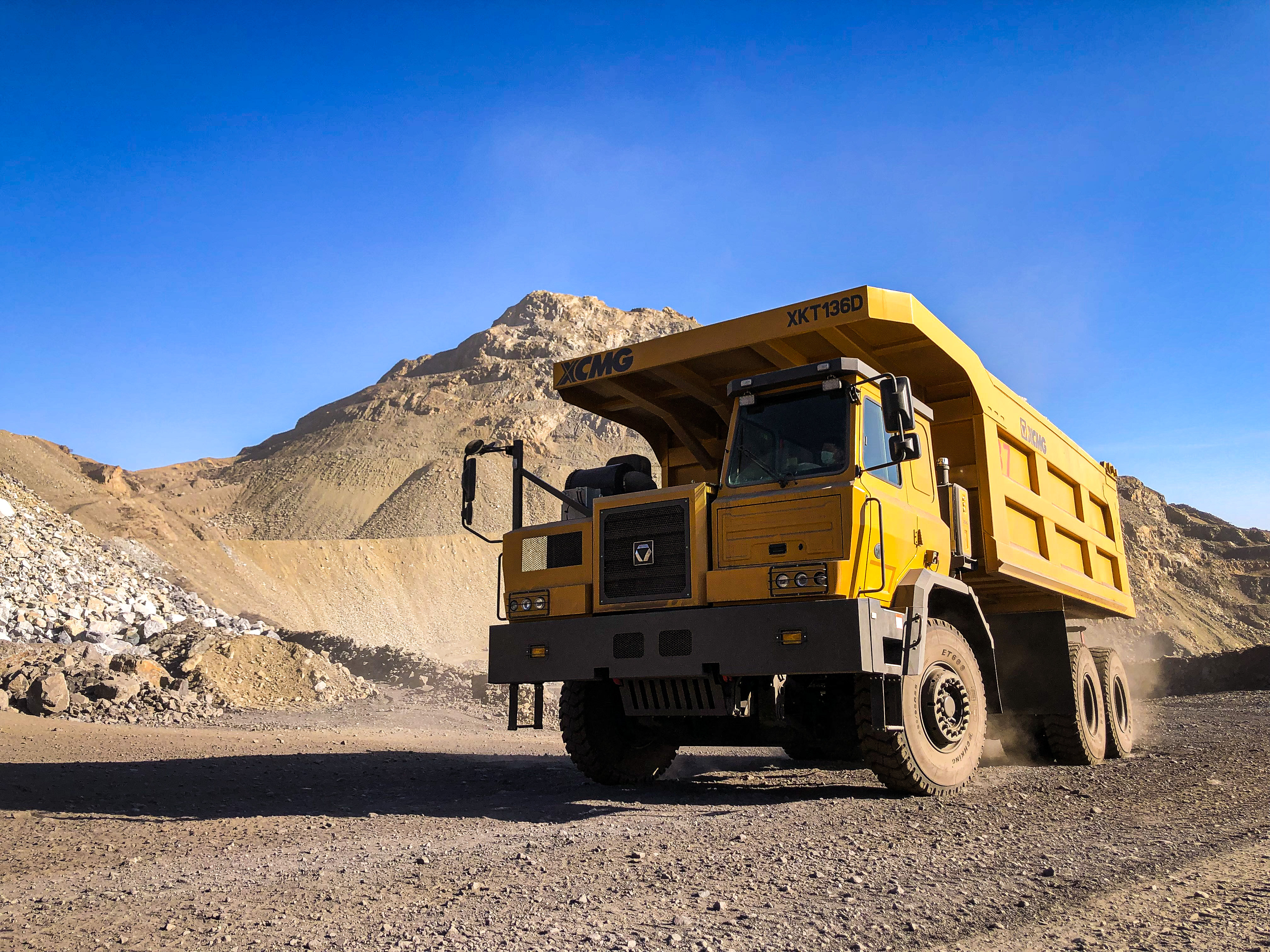 【新品下线】九洲国际XKT136D三桥宽体矿车正式下线！！！