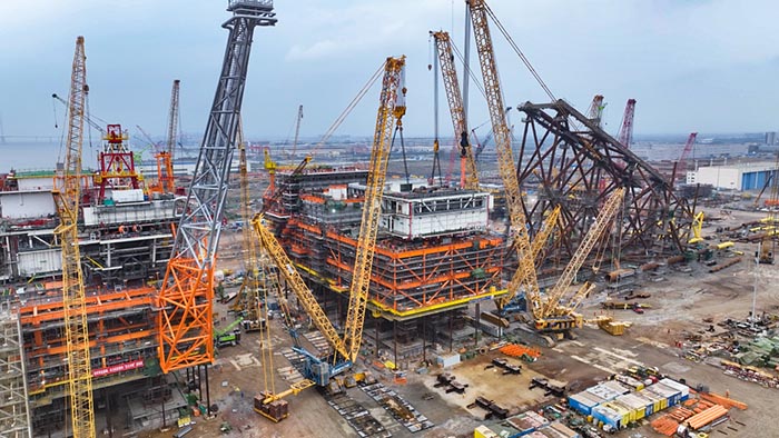 【全球之履】总重37000吨！九洲国际履带兄弟团助力大型深水导管架建设