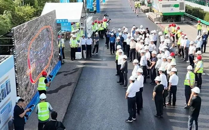 九洲国际数字化智能施工集群助力西安绕城高速养护工程！