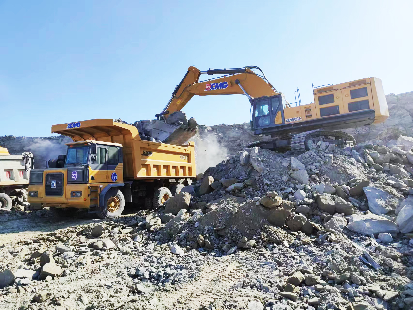 “黄金同伴”—XE950GA与XDR90完善组合，高效赋能矿山开采