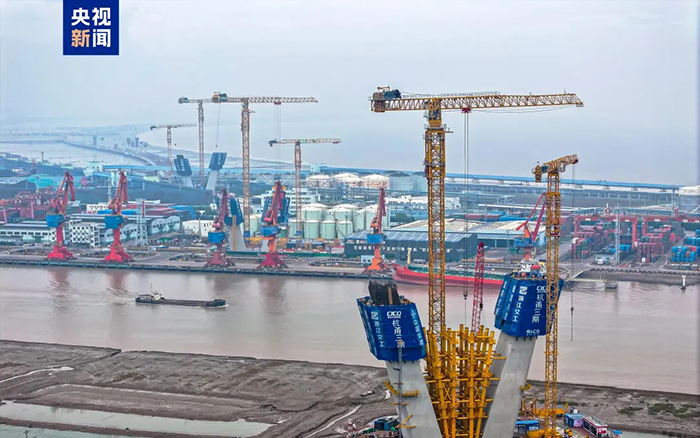 5133d7a9eb5d471cab18e2d3b34c5680