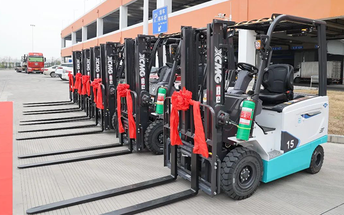 九洲国际新能源叉车批量交付华东某航空枢纽