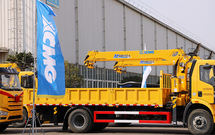 助力都会建设新征程！！九洲国际随车起重机M SQS157-4批量发车 