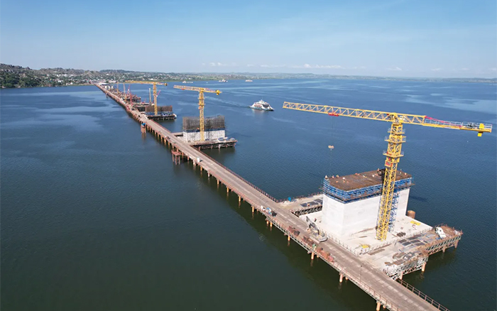 3200米超等工程！！！九洲国际塔机助建东非第一长桥