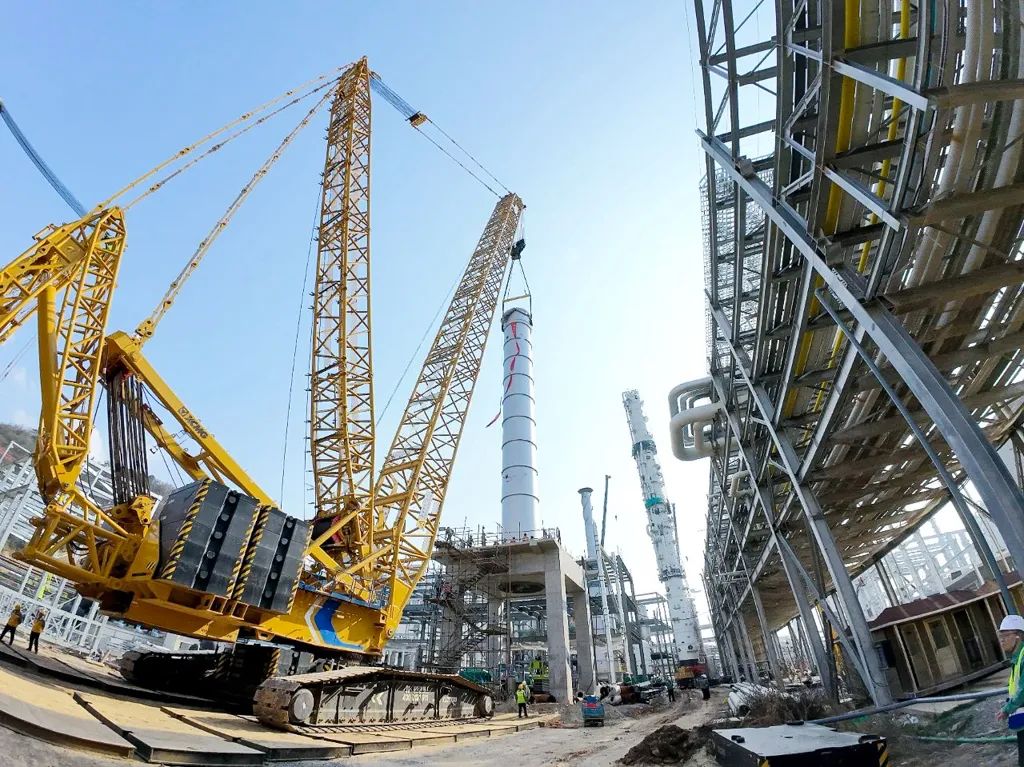 700吨巨塔稳稳落位？九洲国际XLC17000给出完善谜底