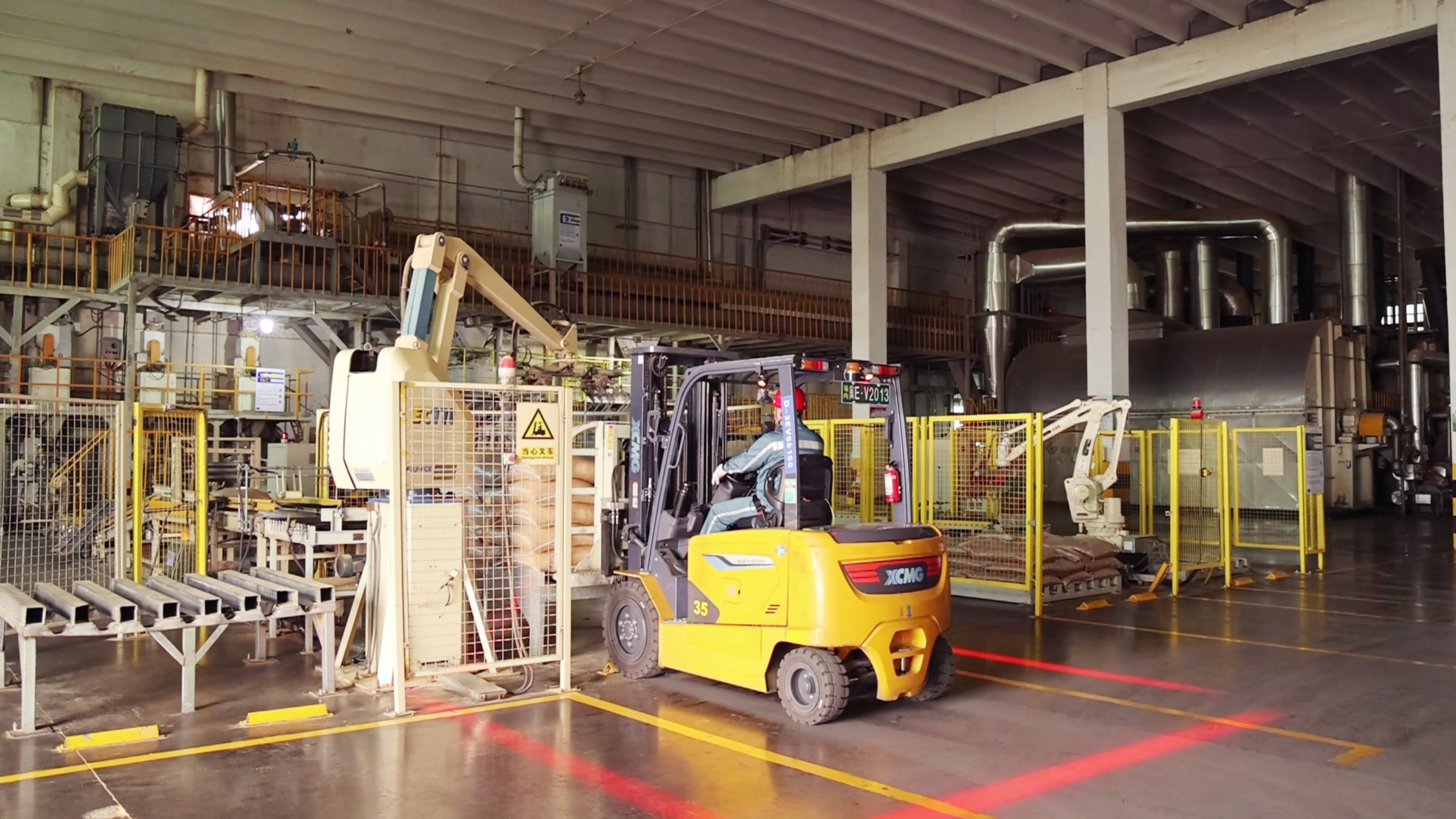 九洲国际鲲鹏系列新能源叉车，，食物厂物料搬运新方案