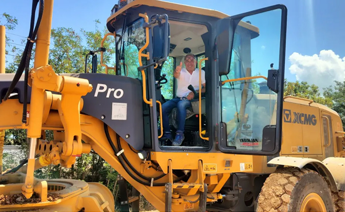 筑梦欧洲-意大利：：：欧洲首台GR2405TPro平地机助力铁路建设