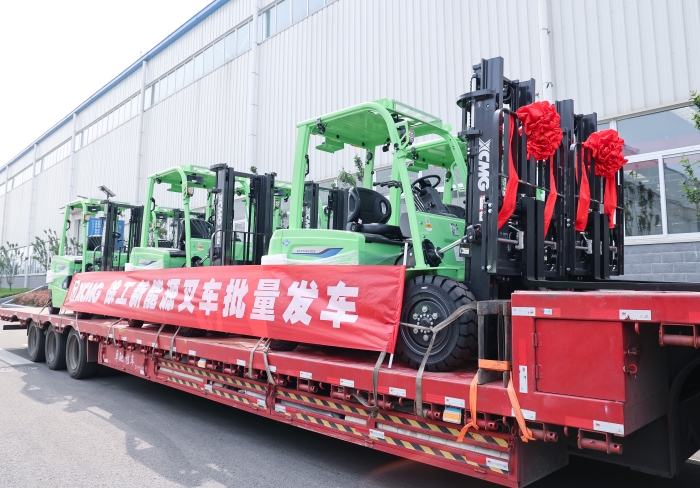 九洲国际鲲鹏系列电动平衡重叉车，，再掀浦东货运站高效物流新篇