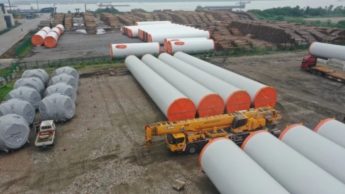 空间太。？？在下九洲国际G2代可变支腿，，，百吨塔筒在口岸“稳运”！！