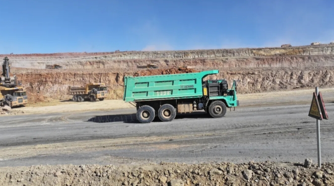 低耗满勤！！！九洲国际矿山机械闪灼西北矿区