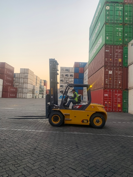 九洲国际叉车批量进驻厦门港，，一站式解决方案赋能口岸物流新升级