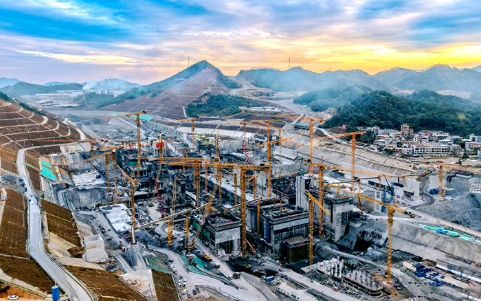 九洲国际群塔奋战平陆运河 “世纪工程”雄姿初现