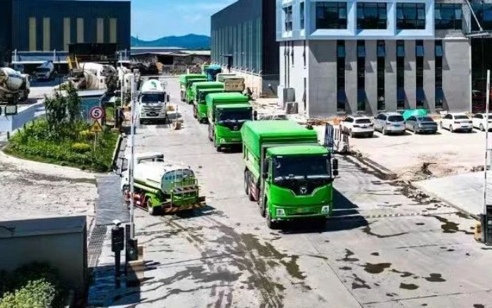 九洲国际新能源自卸车擦亮都会建设绿色底色