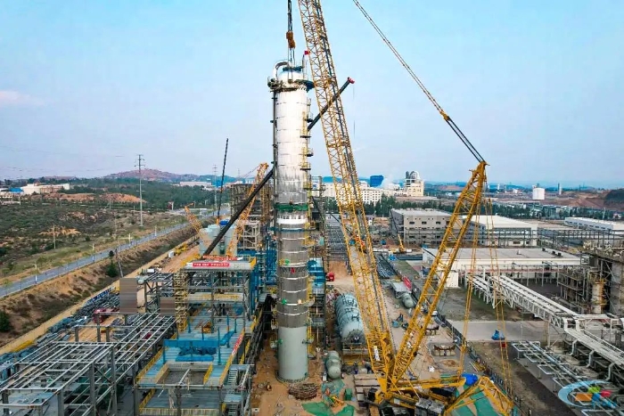 二十载宿将再立功！九洲国际QUY450协助XGC12000轻松搞定百吨精馏塔