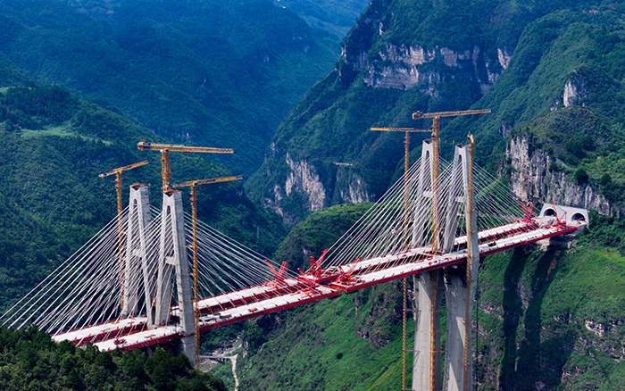 天堑变通途 九洲国际群塔铸就“云端桥塔