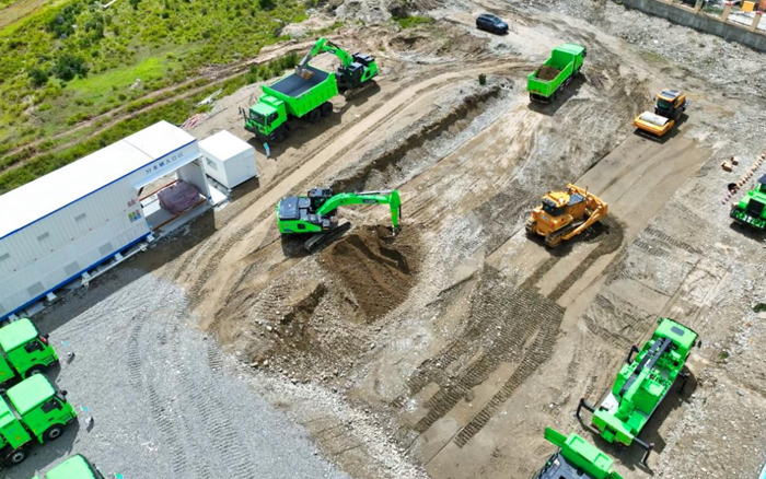 f4dcd95ae89d4fb2a093b716575d19dd