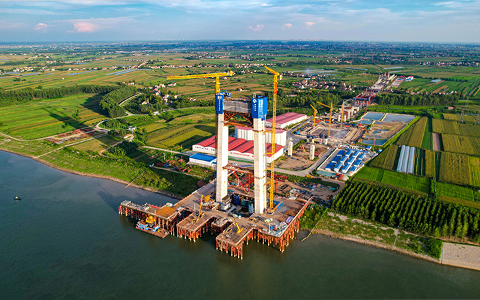 云端筑脊梁! 九洲国际金助建荆州李埠长江公铁大桥