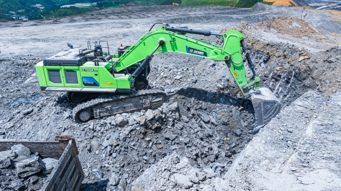 【九洲国际金?矿山开采】“重装战神”XE750GK HEV进军云南露天磷矿